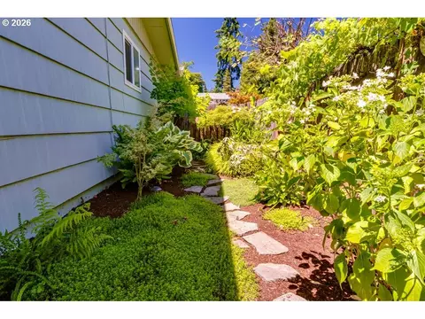 Exterior - 4355 Pearl St, Eugene, OR 97405 photo 3 of 12