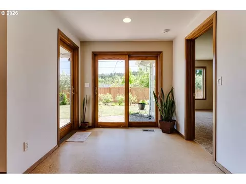 Entry Way - 4355 Pearl St, Eugene, OR 97405 photo 1 of 4