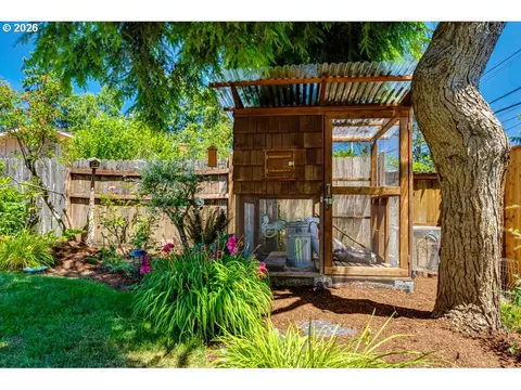 Exterior - 4355 Pearl St, Eugene, OR 97405 photo 6 of 12