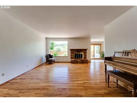 Living - 4355 Pearl St, Eugene, OR 97405 photo 2 of 8