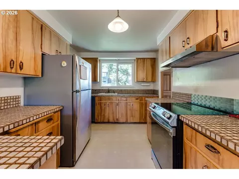 Kitchen - 4355 Pearl St, Eugene, OR 97405 photo 3 of 5