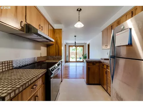 Kitchen - 4355 Pearl St, Eugene, OR 97405 photo 4 of 5