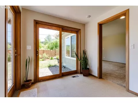 Entry Way - 4355 Pearl St, Eugene, OR 97405 photo 3 of 4