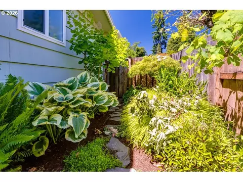 Exterior - 4355 Pearl St, Eugene, OR 97405 photo 4 of 12