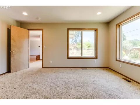 Bedroom - 4355 Pearl St, Eugene, OR 97405 photo 1 of 7
