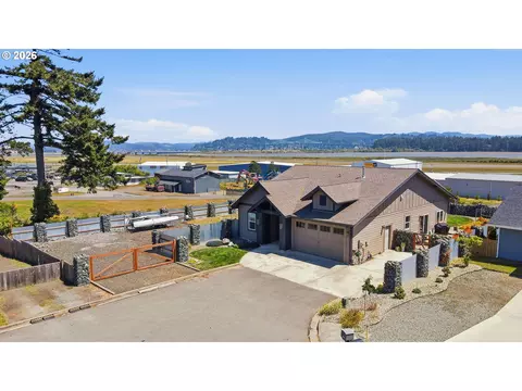 1611 Ash St, North Bend, OR 97459