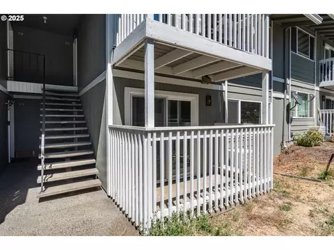 885 NE Sunset St #31, Roseburg, OR 97470