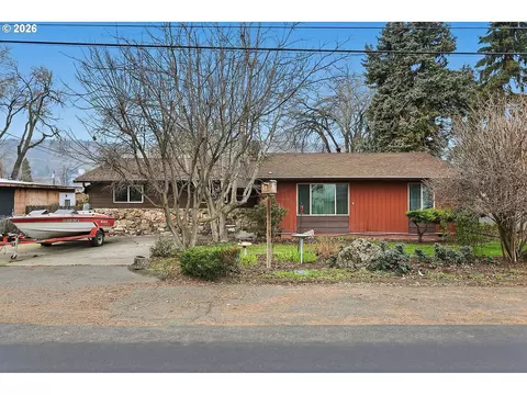3244 W 7th St, The Dalles, OR 97058