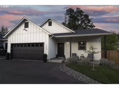 1159 SW Cherry St, Dallas, OR 97338