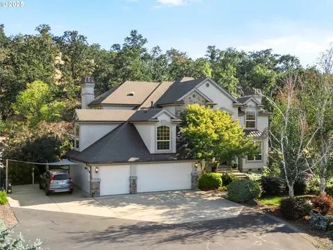 425 Cross Creek Dr, Roseburg, OR 97471
