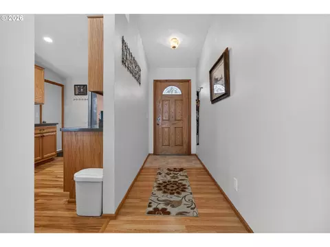 325 Bushnell Ln, Eugene, OR 97404 photo 4