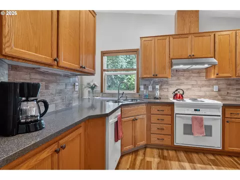 325 Bushnell Ln, Eugene, OR 97404 photo 6