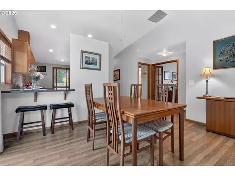 325 Bushnell Ln, Eugene, OR 97404 photo 11