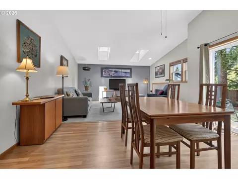 325 Bushnell Ln, Eugene, OR 97404 photo 9