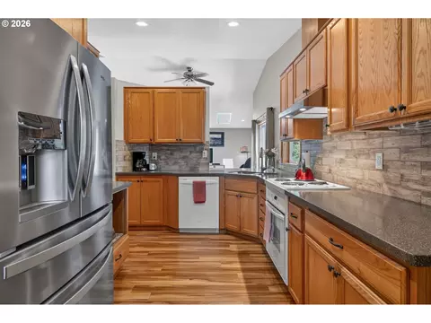 325 Bushnell Ln, Eugene, OR 97404 photo 7