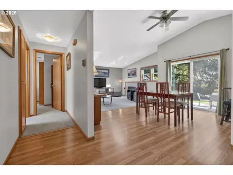 325 Bushnell Ln, Eugene, OR 97404 photo 8