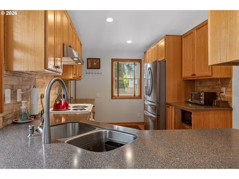 325 Bushnell Ln, Eugene, OR 97404 photo 12