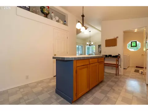 Kitchen - 512 Robin Ln, Florence, OR 97439 photo 5 of 5