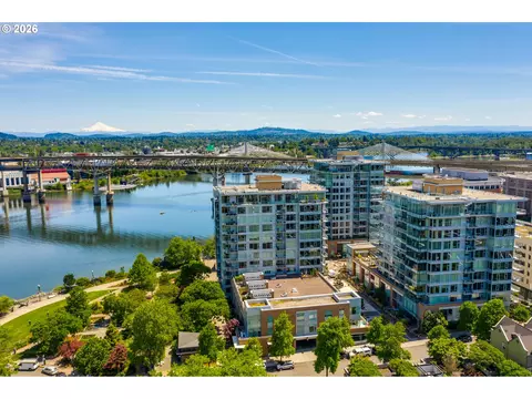1920 S River Dr #202, Portland, OR 97201