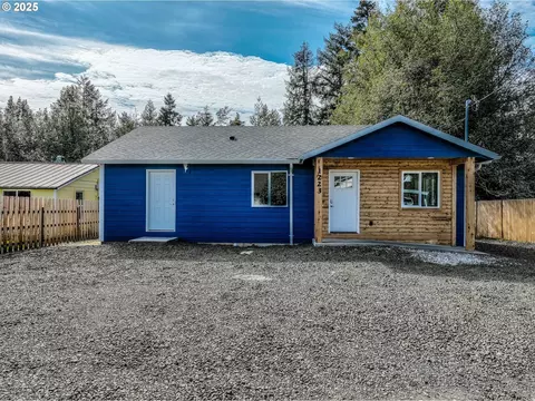 1223 N Baxter St, Coquille, OR 97423