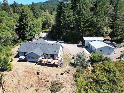 97168 Henderson Rd, Brookings, OR 97415