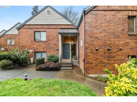 14935 NE Sacramento St #24, Portland, OR 97230