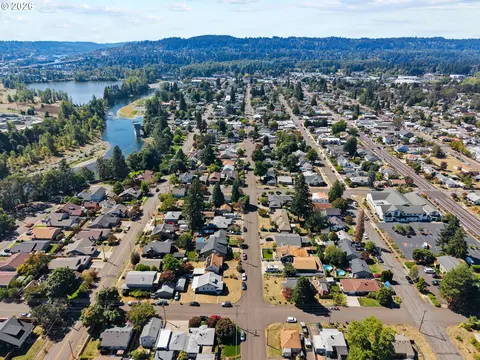 View/Area - 380 E Berkeley St, Gladstone, OR 97027 photo 4 of 5