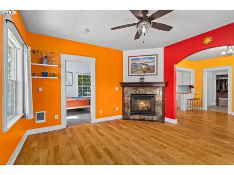 Living - 380 E Berkeley St, Gladstone, OR 97027 photo 1 of 4
