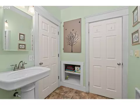 Bath - 380 E Berkeley St, Gladstone, OR 97027 photo 2 of 2