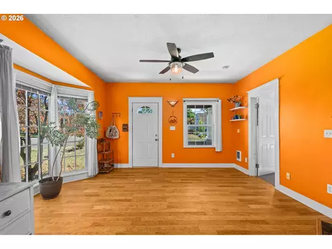 Living - 380 E Berkeley St, Gladstone, OR 97027 photo 2 of 4