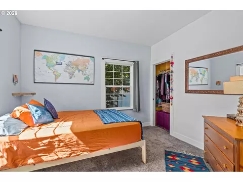 Bedroom - 380 E Berkeley St, Gladstone, OR 97027 photo 1 of 4