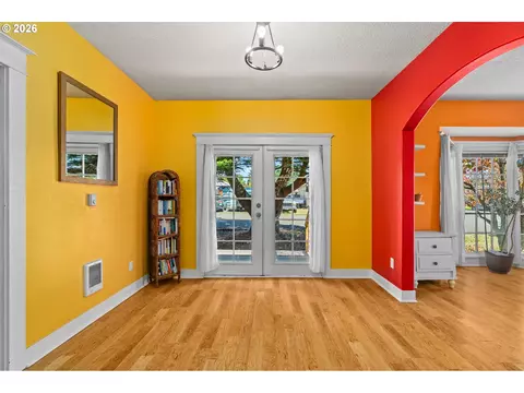 Entry Way - 380 E Berkeley St, Gladstone, OR 97027 photo 1 of 2