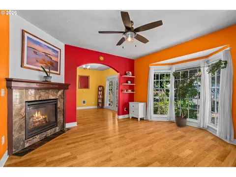 Living - 380 E Berkeley St, Gladstone, OR 97027 photo 3 of 4