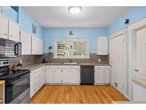 Kitchen - 380 E Berkeley St, Gladstone, OR 97027 photo 1 of 3