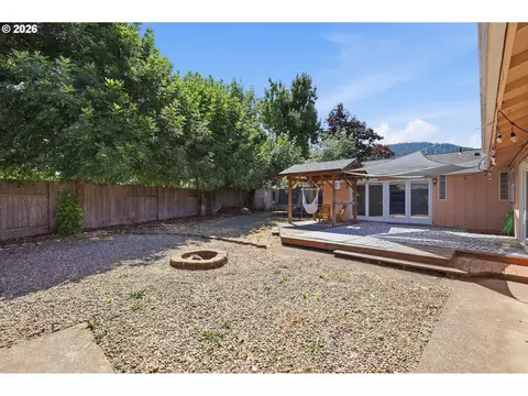 Exterior - 277 71st Pl, Springfield, OR 97478 photo 11 of 17