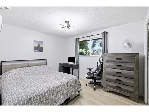 Bedroom - 277 71st Pl, Springfield, OR 97478 photo 6 of 9