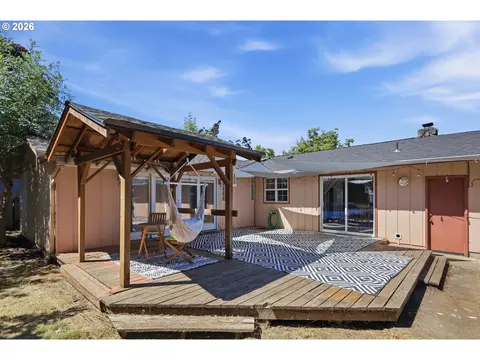 Exterior - 277 71st Pl, Springfield, OR 97478 photo 3 of 17