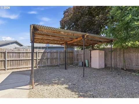 Exterior - 277 71st Pl, Springfield, OR 97478 photo 9 of 17