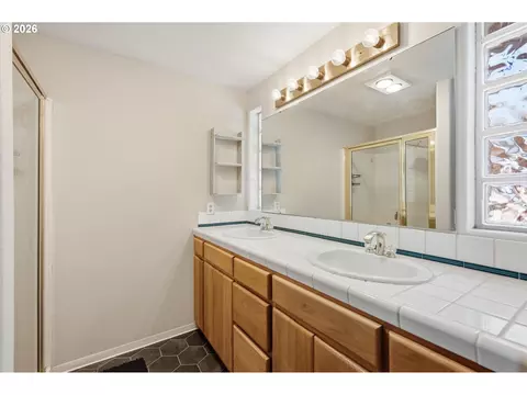Bath - 277 71st Pl, Springfield, OR 97478 photo 1 of 3