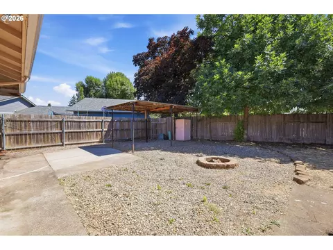 Exterior - 277 71st Pl, Springfield, OR 97478 photo 6 of 17