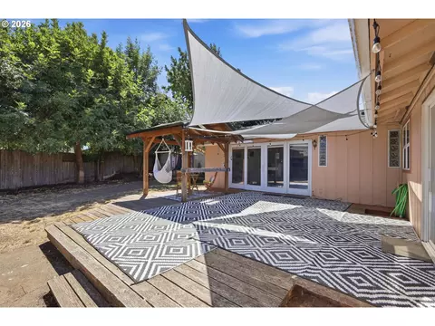 Exterior - 277 71st Pl, Springfield, OR 97478 photo 12 of 17