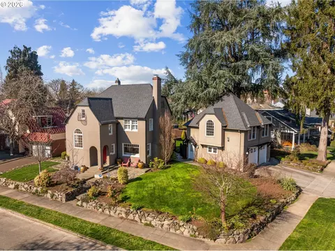 2237 NE Regents Dr, Portland, OR 97212