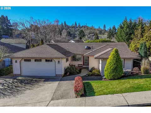 1682 NW Hopper Ct, Roseburg, OR 97471