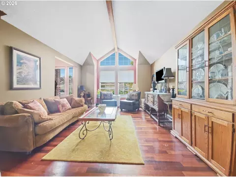 Living - 2754 NE Hood Ave, Gresham, OR 97030 photo 2 of 5