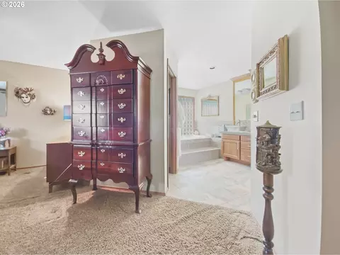 Entry Way - 2754 NE Hood Ave, Gresham, OR 97030 photo 2 of 2