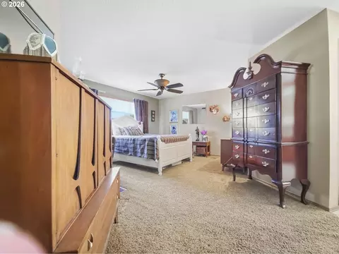 Bedroom - 2754 NE Hood Ave, Gresham, OR 97030 photo 2 of 6