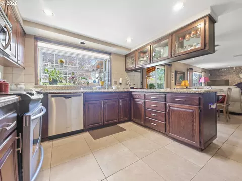 Kitchen - 2754 NE Hood Ave, Gresham, OR 97030 photo 3 of 3