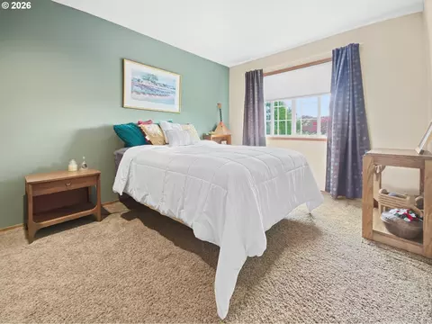 Bedroom - 2754 NE Hood Ave, Gresham, OR 97030 photo 5 of 6