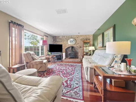 Living - 2754 NE Hood Ave, Gresham, OR 97030 photo 4 of 5