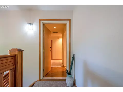 616 SW Eastman Pkwy, Gresham, OR 97080 photo 3